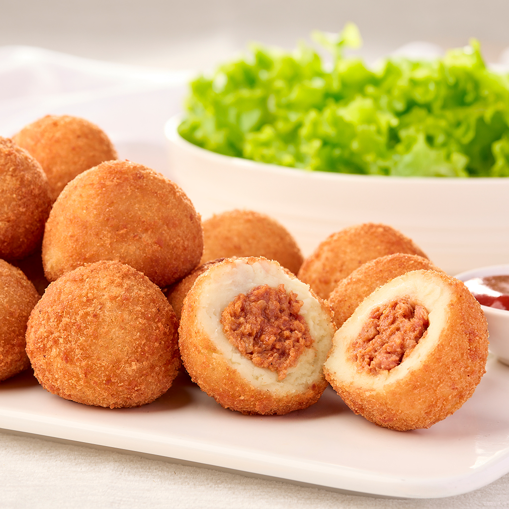 Stuffed Casava/Yuca Ball w/Beef & Pork (Papa Rellena)