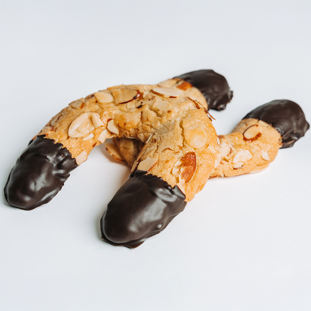 ﻿Chocolate Dipped Horns﻿